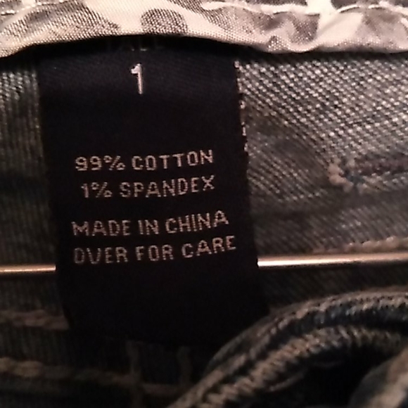 Women's distressed jeans - Picture 4 of 9